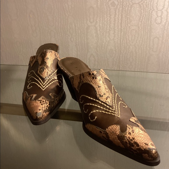 RAMPAGE RIVETED BROWN & GOLD COWGIRL STYLE SLIP ON POINTED TOE SHOE SZ 8.5 - Picture 5 of 8